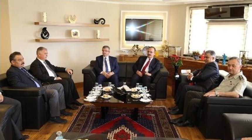 Vali Canbolat&rsquo;tan Başkan &Ouml;zg&uuml;ven&rsquo;e Ziyaret