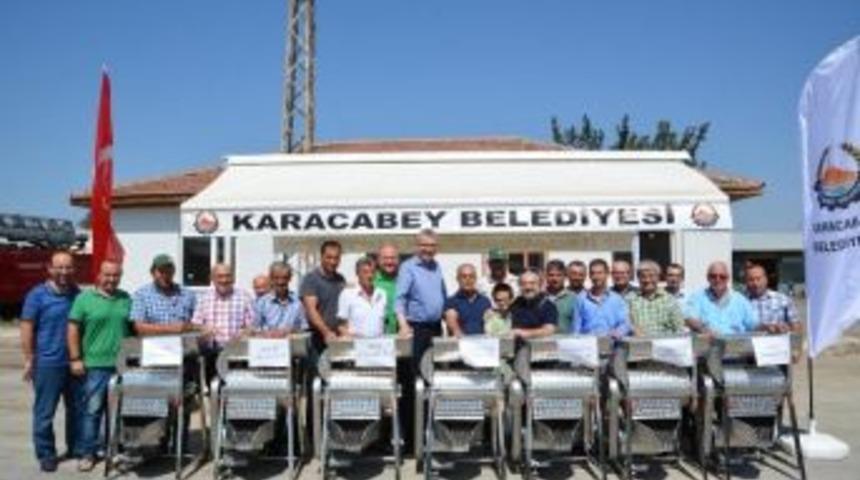 Karacabeyli &Ccedil;ift&ccedil;ilere Sal&ccedil;a Makinesi Dağıtıldı
