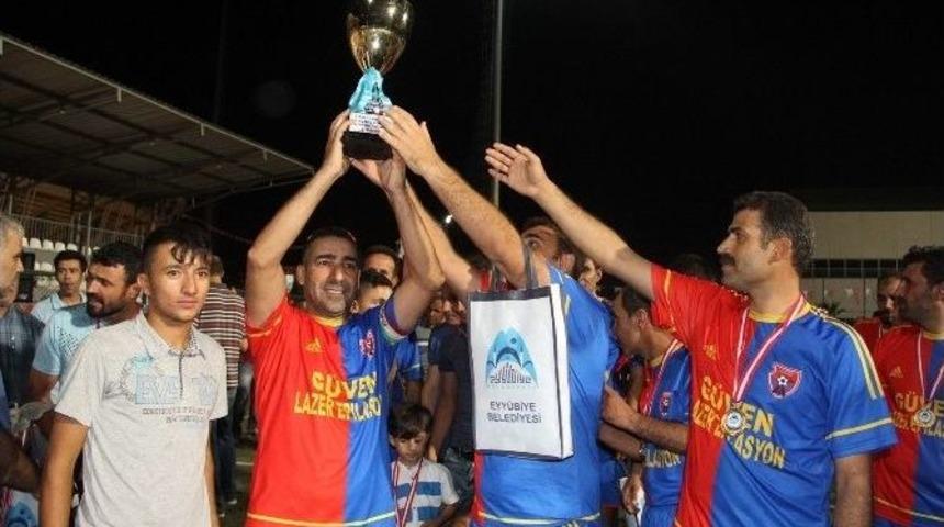 Eyy&uuml;biye Belediyesi 35 Yaş &Uuml;st&uuml; Futbol Turnuvası Sona Erdi