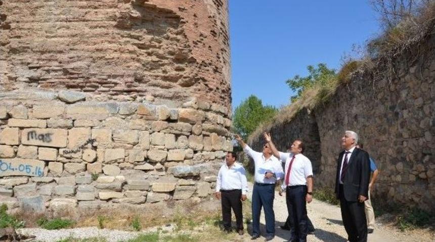 İznik Surları G&uuml;n Y&uuml;z&uuml;ne &Ccedil;ıkıyor