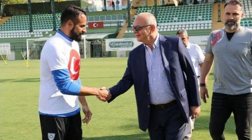 B&uuml;y&uuml;kşehir Belediyespor B&uuml;y&uuml;k Zaferi Kutladı