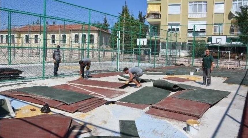 Korkuteli Yaşar Yal&ccedil;ın İlkokulu Spor Kompleksine Tartan Zemin