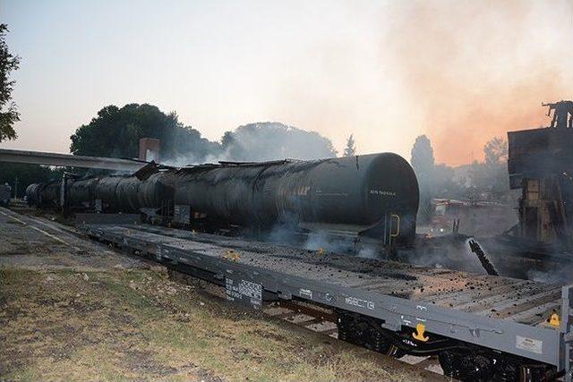 Tren İstasyonundaki Tarihi Ambarda Yangın