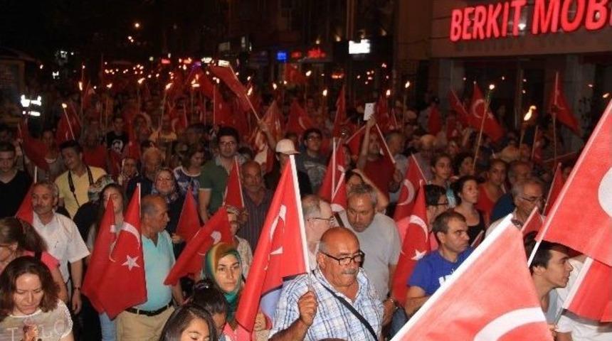 Edremit&rsquo;te Fener Alayı D&uuml;zenlendi