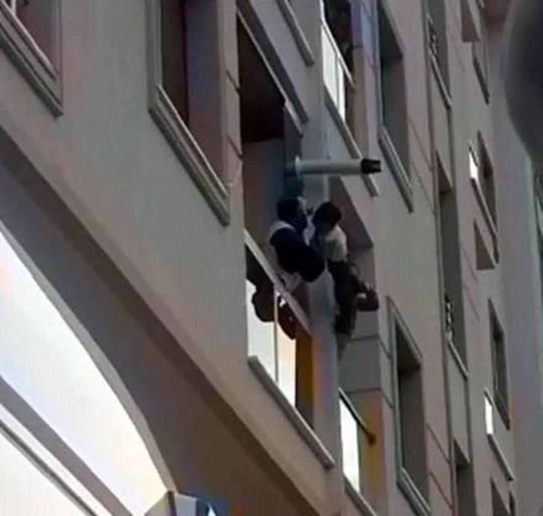 Cinnet Getiren Polis Ailesine Kurşun Yağdırdı