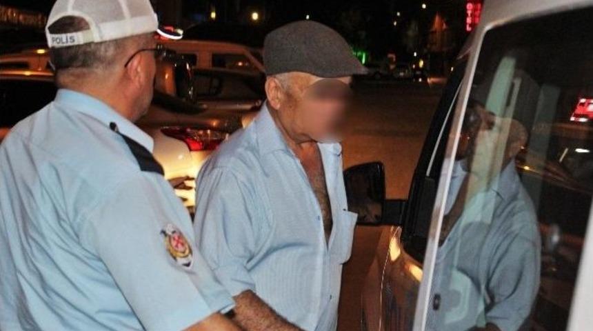 70 Yaşındaki Adam &Uuml;niversiteli Kızları Tacizden G&ouml;zaltına Alındı