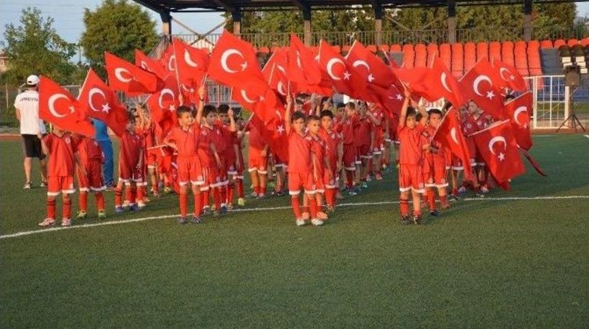 Lapsekispor Yaz Futbol Okulu Sona Erdi