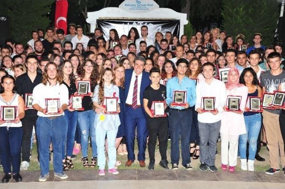 Başkan &Ccedil;alkaya&rsquo;dan &Uuml;niversite Hediyesi