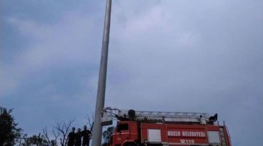 Kozlu&rsquo;ya 30 Metre Y&uuml;ksekliğinde T&uuml;rk Bayrağı &Ccedil;ekildi