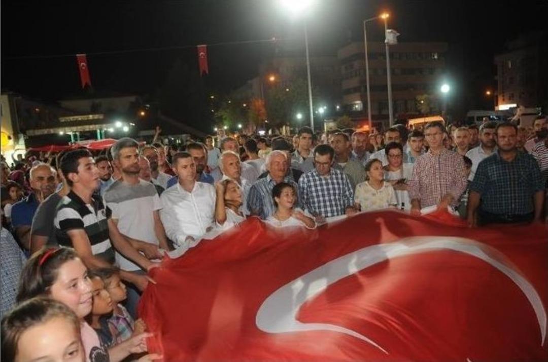 &Ccedil;an&rsquo;da Şehitler İ&ccedil;in Saygı Y&uuml;r&uuml;y&uuml;ş&uuml; D&uuml;zenlendi