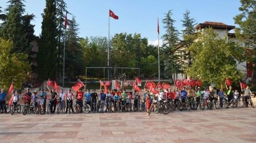 Bilecik&rsquo;te Cumhuriyet Ve Demokrasi İ&ccedil;in Pedallar &Ccedil;evrildi