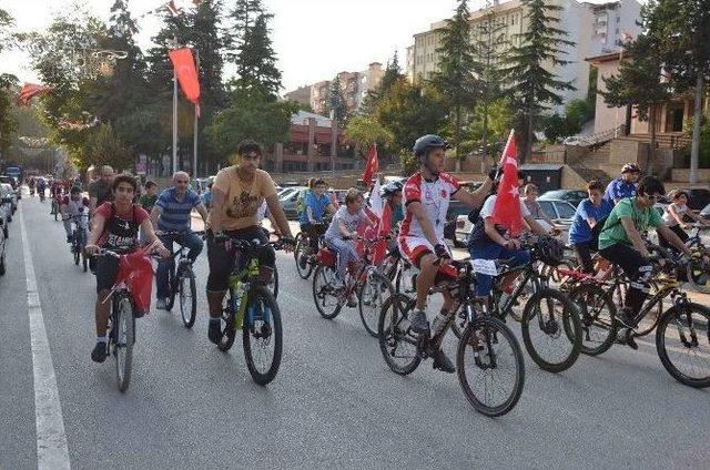 Bilecik’te Cumhuriyet Ve Demokrasi İçin Pedallar Çevrildi