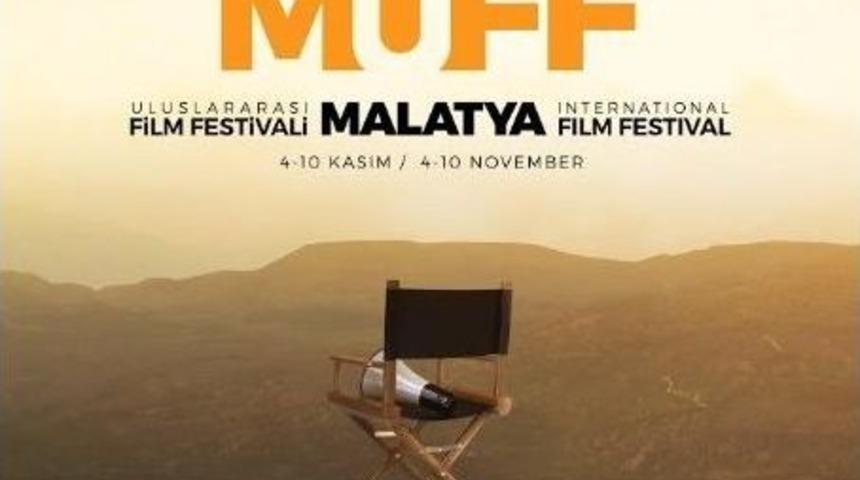 Muff&rsquo;tan Sinemaseverlere Kitap Hediyesi