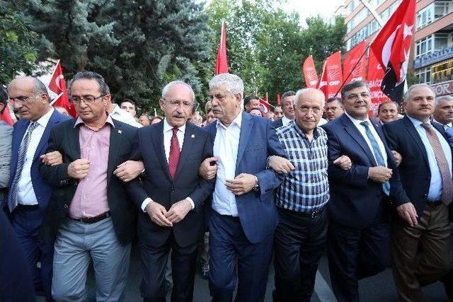 Kılıçdaroğlu Ve Fethi Yaşar “büyük Yürüyüş”te Bir Araya Geldi