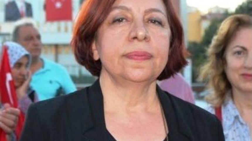 Atat&uuml;rk&ccedil;&uuml; D&uuml;ş&uuml;nce Derneği Niğde Şubesi Başkanı Nihal A&ccedil;ıkg&ouml;z;