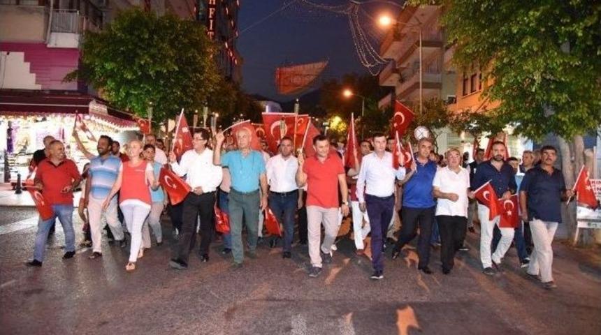 Alyanya’da Zafer Bayramı Fener Alayı İle Kutlandı