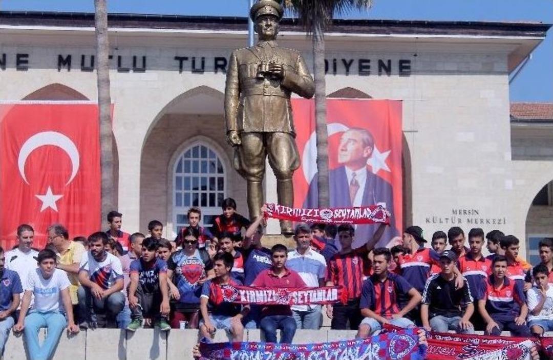 Mersin İdmanyurdu Taraftarları Ve Futbolcuları, Yardım İ&ccedil;in Belediyeye Y&uuml;r&uuml;d&uuml;