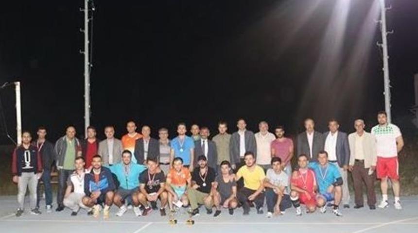 3&rsquo;&uuml;c&uuml; Geleneksel İn&ouml;n&uuml; Belediyesi Voleybol Turnuvası Şampiyonluğunu Boz&uuml;y&uuml;k Belediyesi Ekibi Kazandı