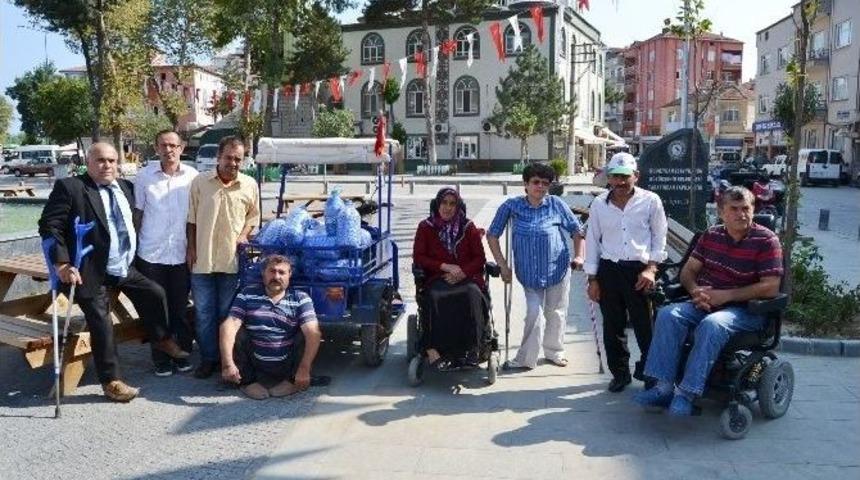 Engelli Vatandaştan Engelliler Derneğine Mavi Kapak