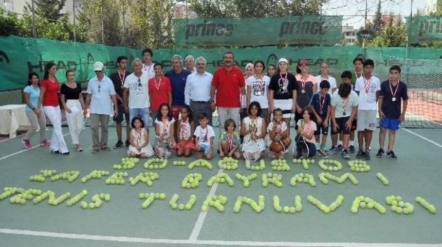 Başkan &Ccedil;etin, Tenis Turnuvasında