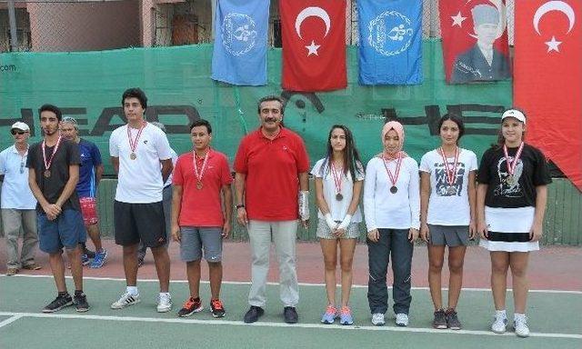 Başkan Çetin, Tenis Turnuvasında