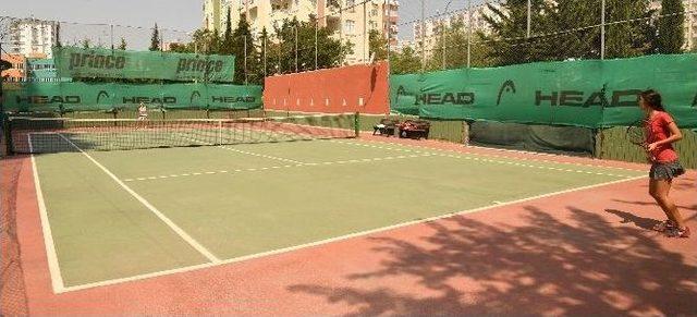 Başkan Çetin, Tenis Turnuvasında