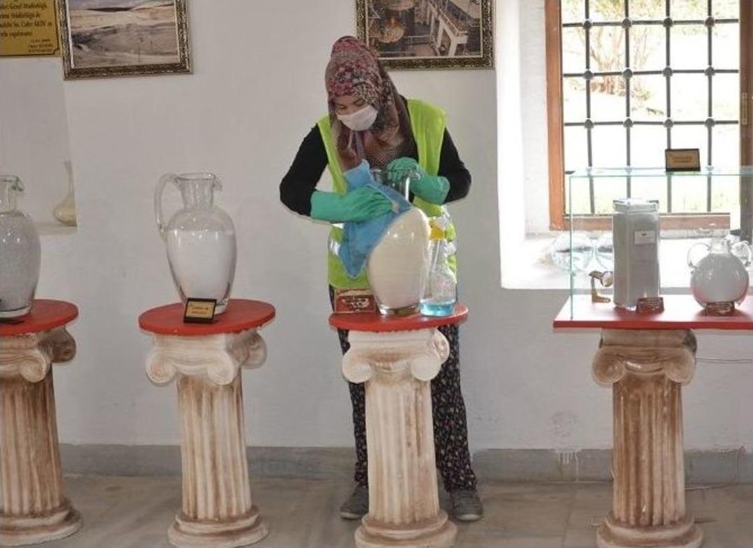 Seyitgazi&rsquo;de Temizlik &Ccedil;alışmaları