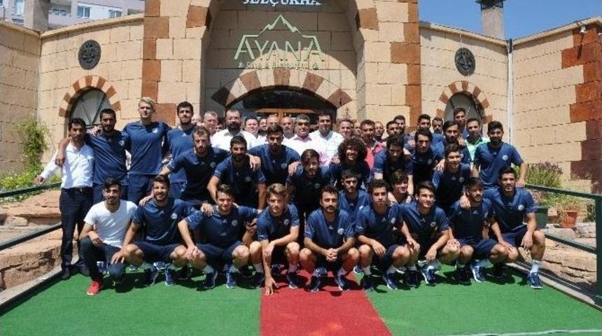 Ege, &ldquo;delikanlıyız, Cesuruz, Tarsus İdman Yurduluyuz&rdquo;