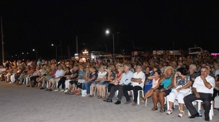 Akb&uuml;kl&uuml;ler Sanat M&uuml;ziği Konserini Beğendi