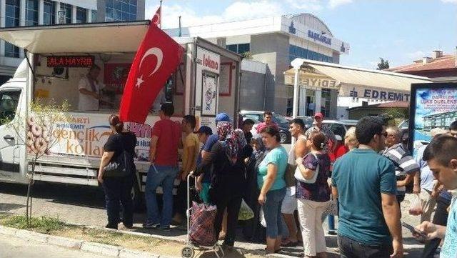 Edremit Ak Gençlik’ten 15 Temmuz Şehitleri İçin Lokma Hayrı