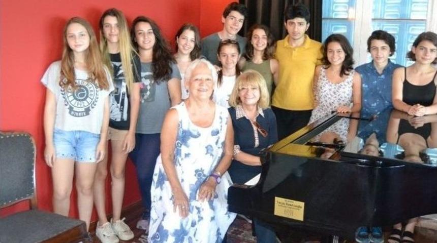 Ayvalık&rsquo;ta D&uuml;nyaca &Uuml;nl&uuml; Piyanist İdil Biret Piyano Masterclasslarına Başladı