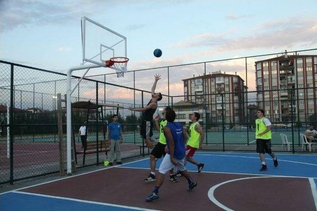 Odunpazarı Belediyesi’nden 30 Ağustos Sokak Basketbol Turnuvası