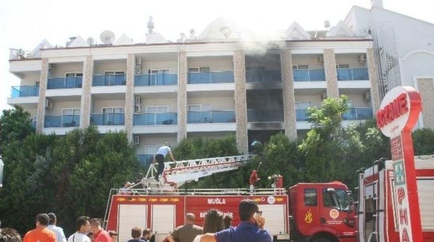 Marmaris&rsquo;te Yabancı Turistlerin Kaldığı Otelde Yangın &Ccedil;ıktı