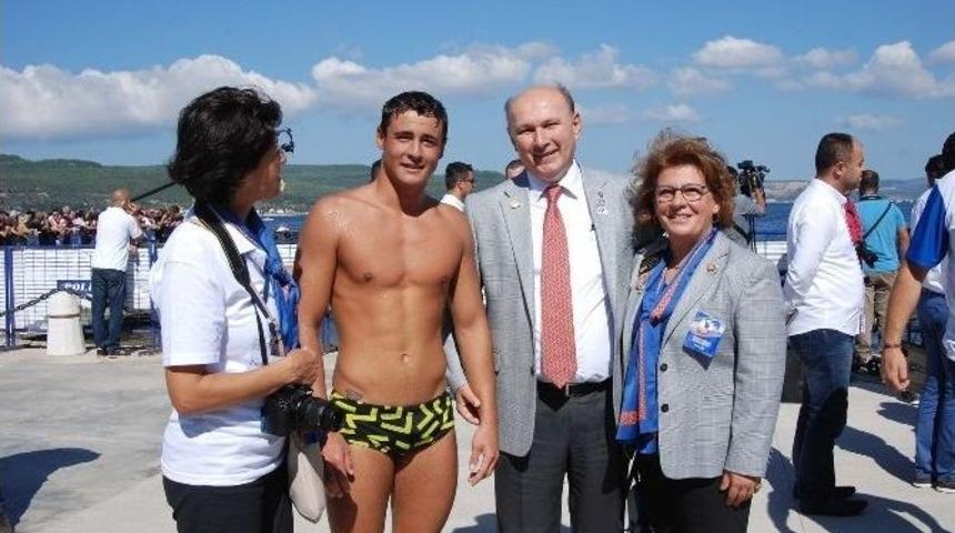 Başarısını Şehitlere Adadı