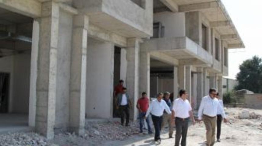 Kaymakam Gencer Ve Başkan Kale Gen&ccedil;lik Merkezi &Ccedil;alışmalarını İnceledi