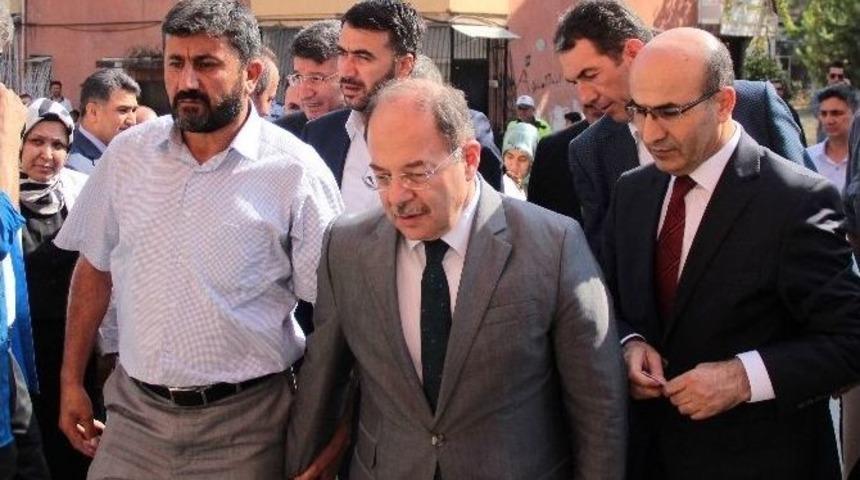 Bakan Akdağ, Adana&rsquo;da 15 Temmuz Şehitlerinin Ailelerini Ziyaret Etti