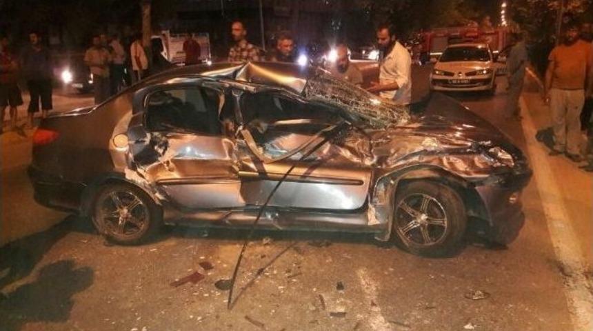 Otomobil Sulama Aracına Arkadan &Ccedil;arptı