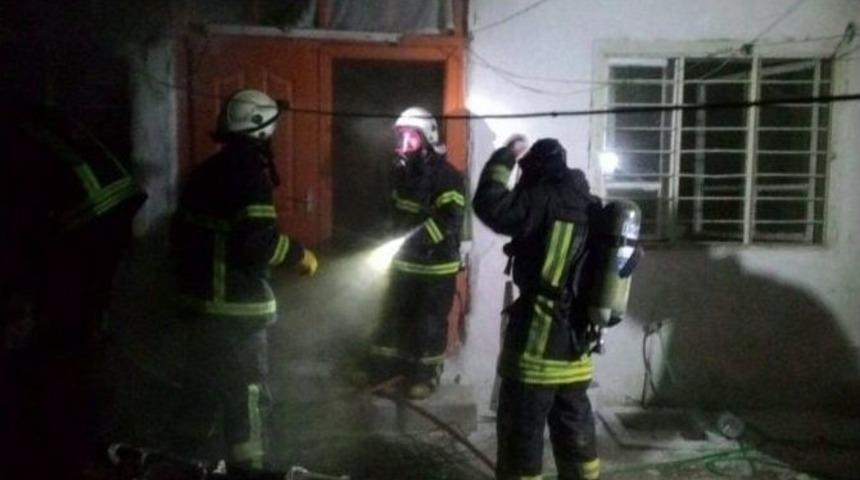 İki Katlı Binada Yangın &Ccedil;ıktı