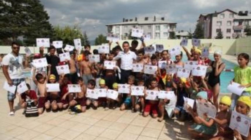 Seydişehir Belediyesi Y&uuml;zme Kursları Sertifika T&ouml;reni İle Sona Erdi
