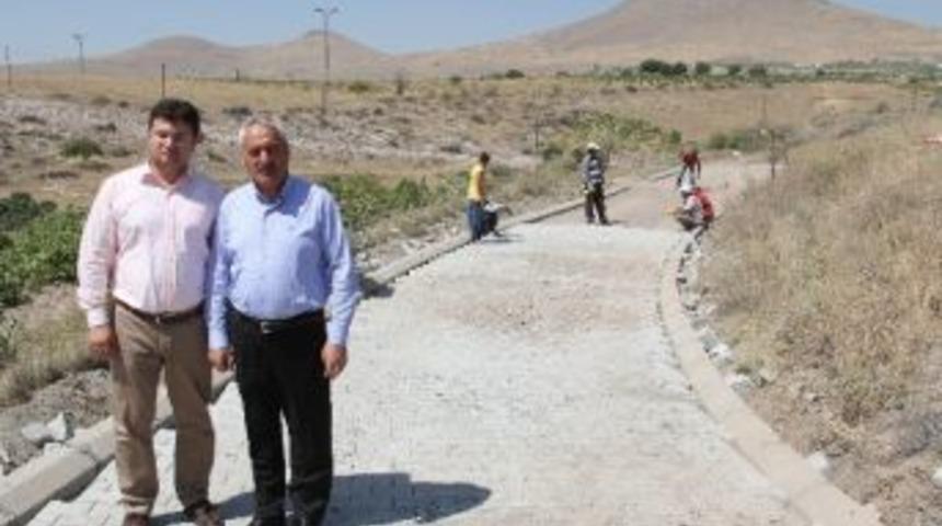 İncesu Belediyesi Bağ Yollarında Parke Çalışmalarına Başladı