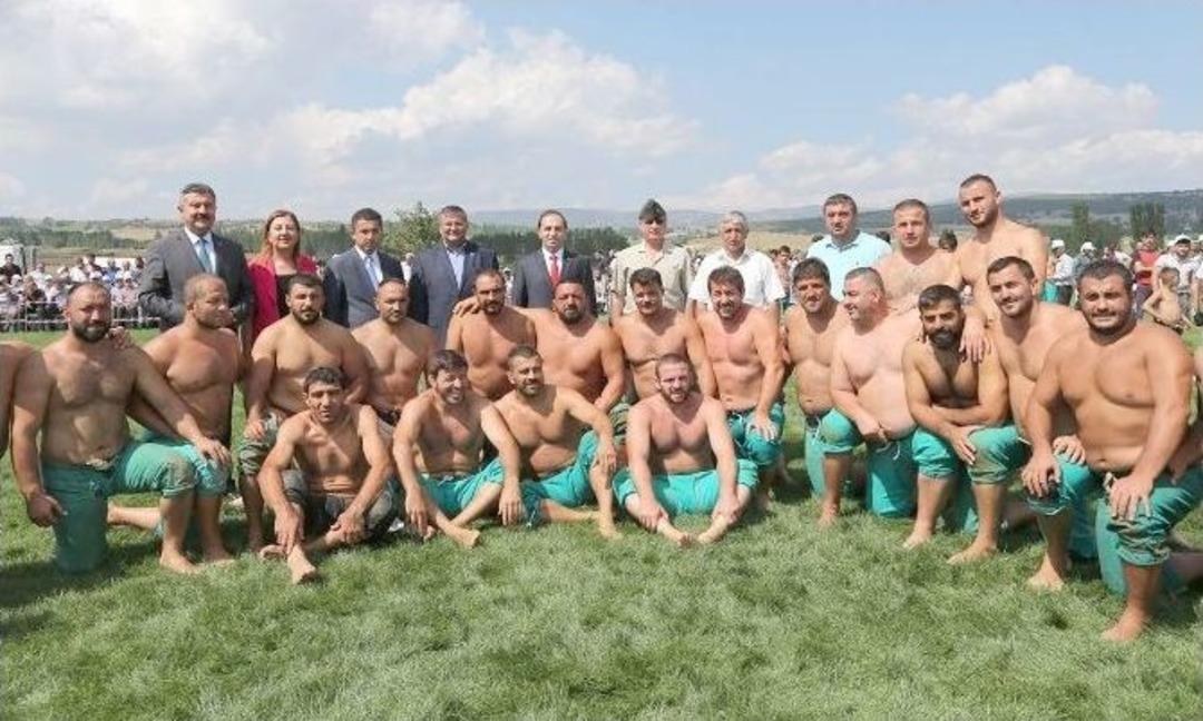 G&uuml;m&uuml;şhacık&ouml;y&rsquo;deki G&uuml;reşlerde Başpehlivan Recep Kara Oldu