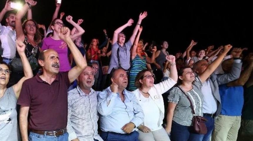 Barışın Sesi Konak&rsquo;tan Y&uuml;kseldi