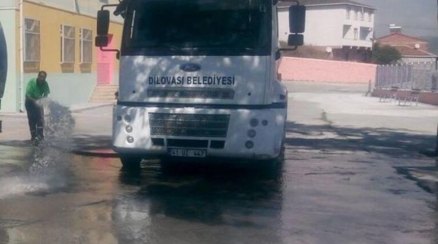 Dilovası&rsquo;nda Temizleme Ve İla&ccedil;lama &Ccedil;alışmaları S&uuml;r&uuml;yor