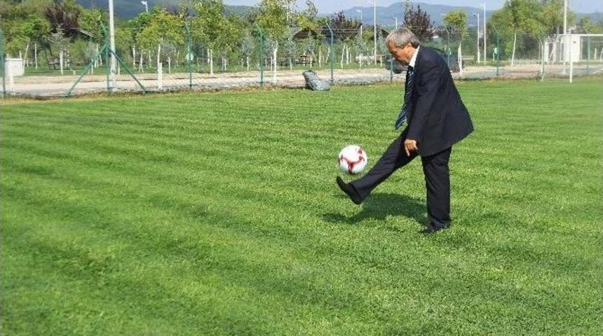 Belediye Başkanı Şahin, Şehitler Parkında İncelemelerde Bulundu