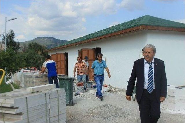 Belediye Başkanı Şahin, Şehitler Parkında İncelemelerde Bulundu