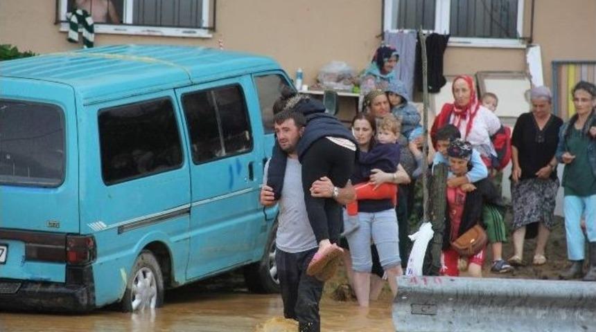 Rize&rsquo;de Şiddetli Yağış