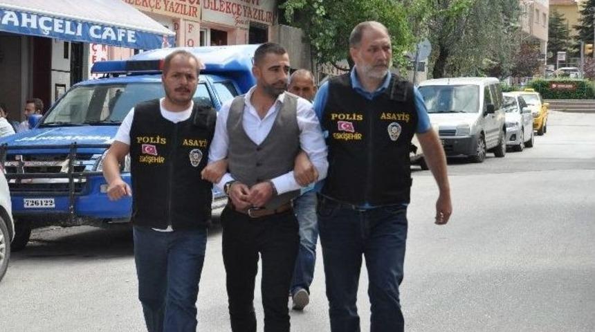 Eskişehir&rsquo;de Gazeteciyi Darp Eden Ş&uuml;pheli Adliyede