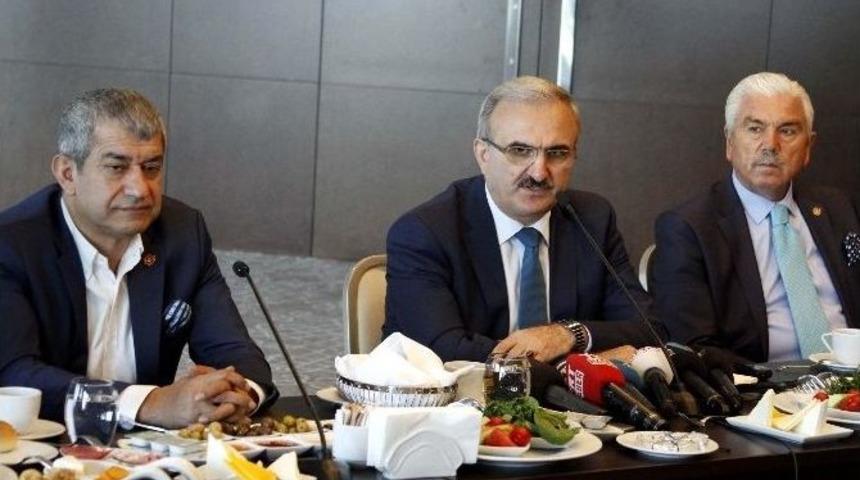 Antalya Valisi M&uuml;nir Karaloğlu Gazetecilerle Buluştu: