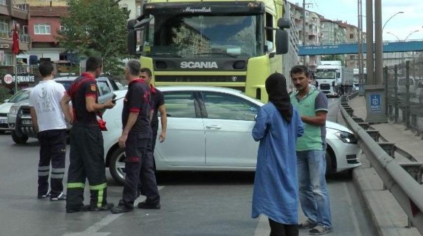 Şerit Değiştirmek İsteyen Otomobil Tır&rsquo;ın Altına Girdi