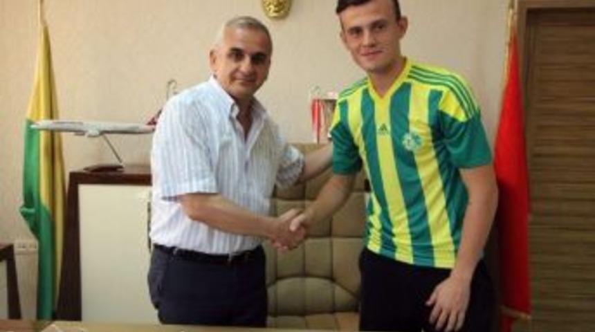 Şanlıurfaspor Dinamo B&uuml;kreşli Futbolcuyu Renklerine Bağladı